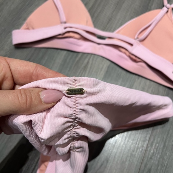 Ripcurl small pink bikini set - Picture 3 of 4